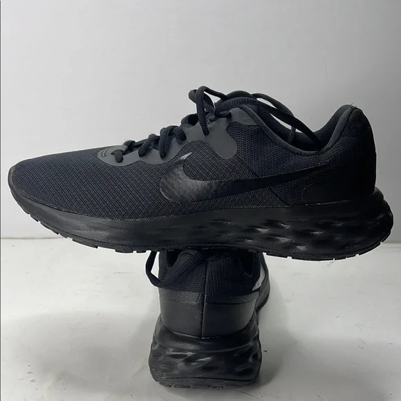 Nike Women's Black Sneakers - Picture 5 of 6
